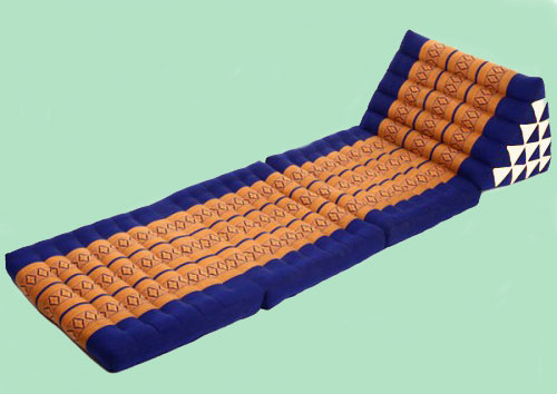 3 fold triangle cushion