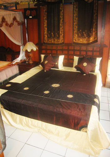 brown_silk_bed_cover_set